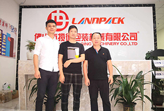 感謝浙江張總，林總購(gòu)買420A包裝鐵機(jī)械